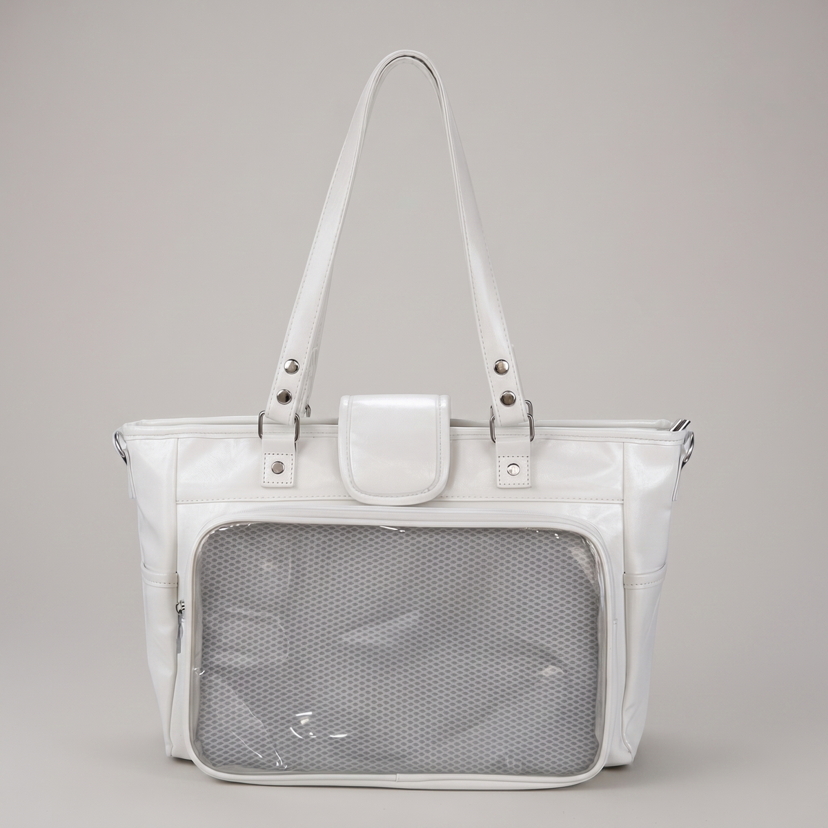 Hinata Wide Tote Ita Bag lifestyle view showing large front display area and everyday carry