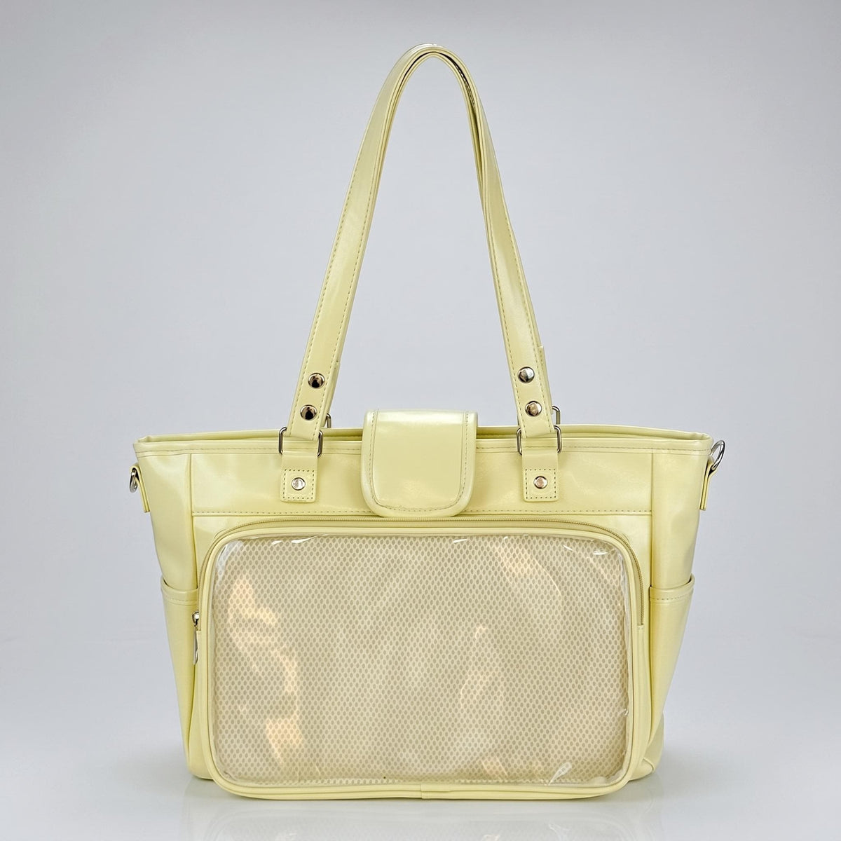 Hinata Wide Tote Ita Bag product detail view showing roomy silhouette and display features